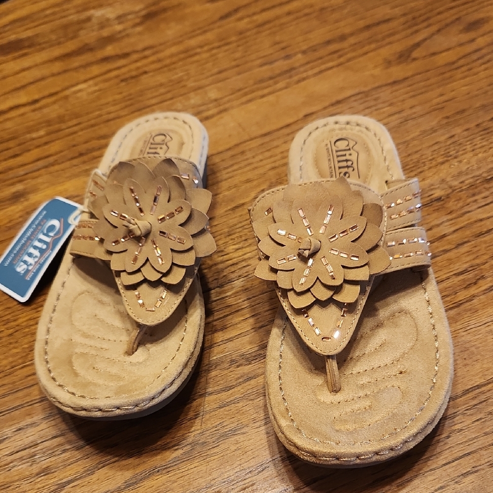 Cliffs by White Mountain Sandals Size 8